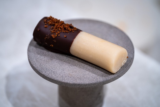 Marsepein rolletje met chocolade 